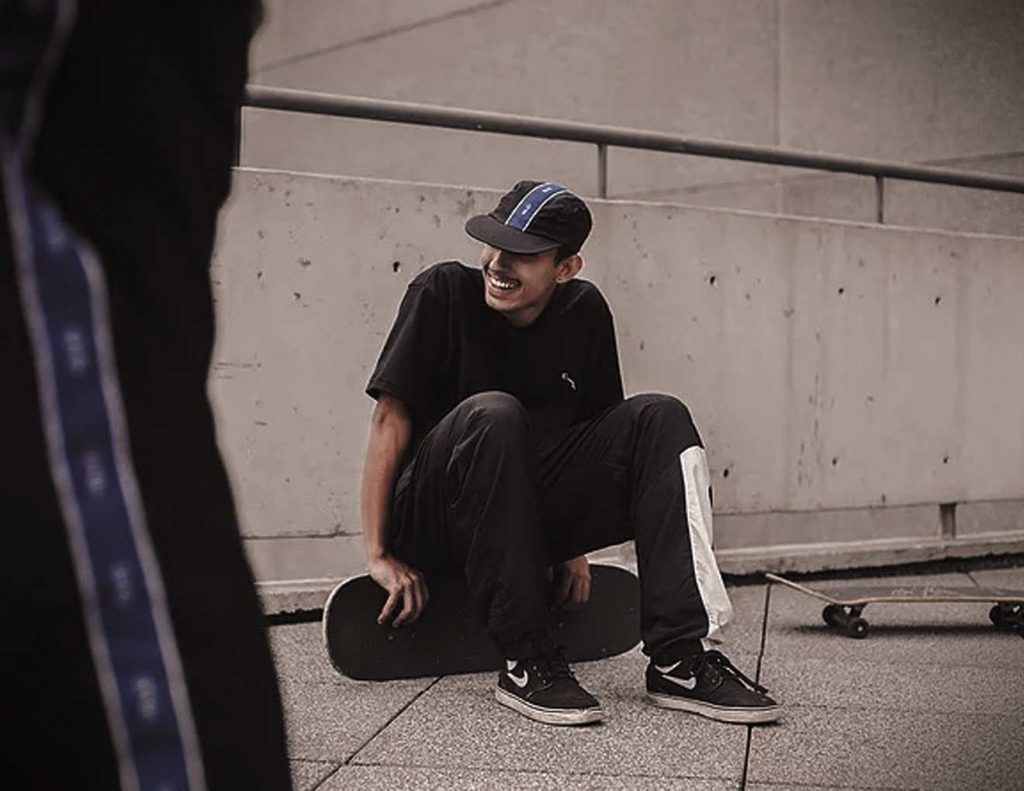 Class: De boné feito a mãos a marca streetwear nacional. 